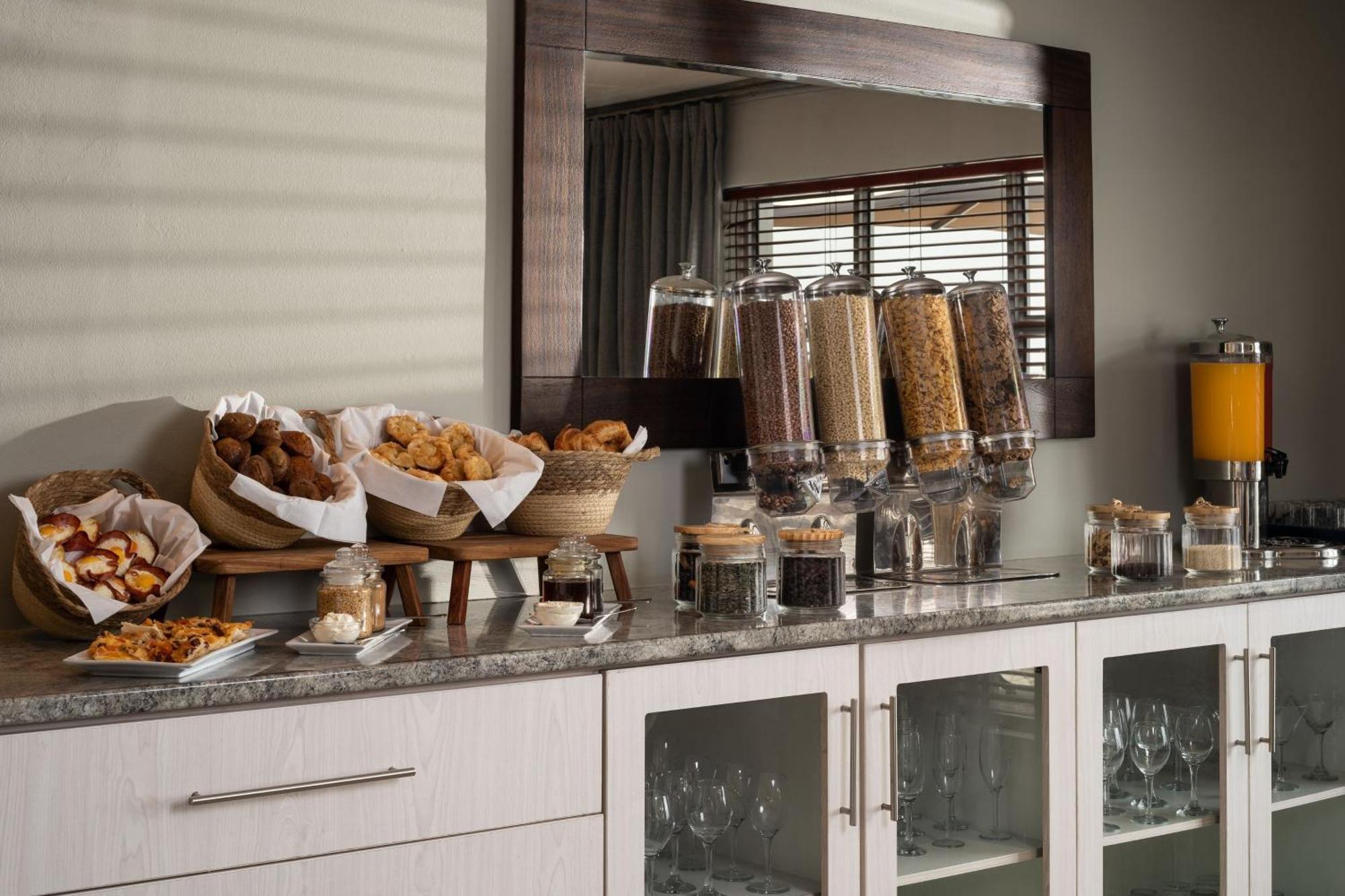Protea Hotel By Marriott Walvis Bay Indongo Екстериор снимка
